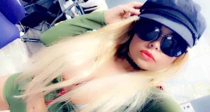 Jesseのインスタグラム：「like my outfit 😜」