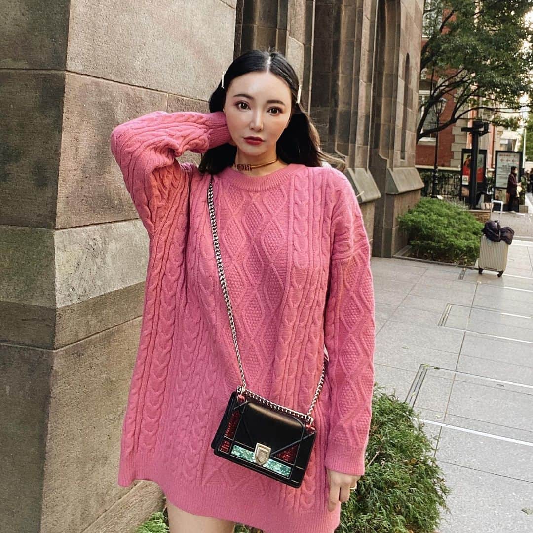 クリスティン・ウェイのインスタグラム：「Recommend knit one-piece from @valmuer_official  #valmuer #ootd #cwfashion  #christinewei #クリスティンウェイ #valmuer #ヴェルムーア #fashiongram #fashionista  #セットアップコーデ」