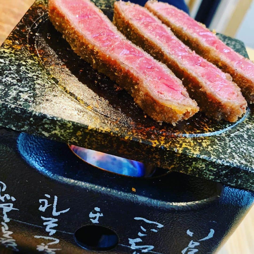 YOICHIのインスタグラム：「#黒豚 #口内炎が治ったらまた行きたい店 #旨い #とんかつ  #宮崎」