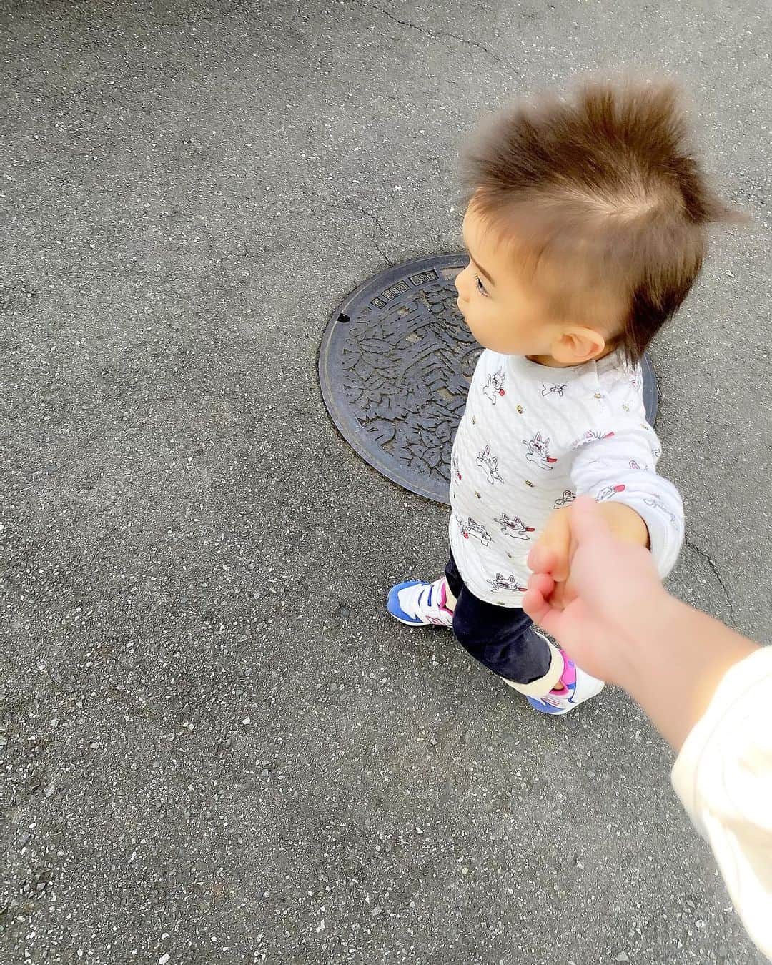 Momoeのインスタグラム：「#happy #家事 #育児 #family #家族 #boy #smile #男の子 #息子 #code #love #lucky #kids #子供 #thankyou #宝物 #ベビー #fashion #follow #心 #縁 #パパ #ママ #家族写真 #男の子ママ #赤ちゃん」