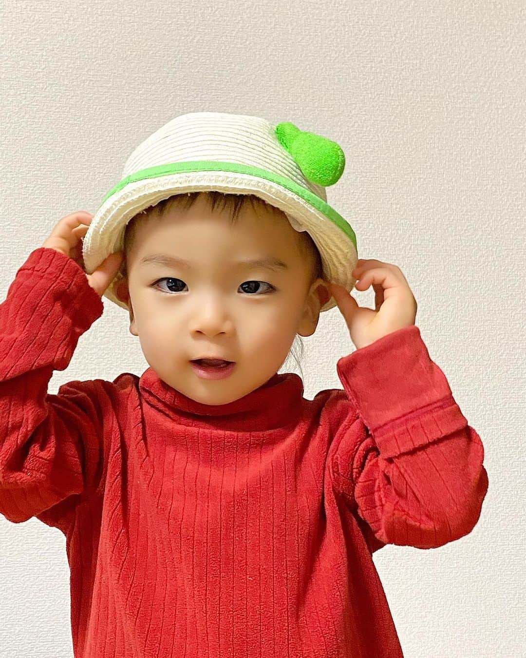 Momoeのインスタグラム：「#happy #家事 #育児 #family #家族 #boy #smile #男の子 #息子 #code #love #lucky #kids #子供 #thankyou #宝物 #ベビー #fashion #follow #心 #縁 #パパ #ママ #家族写真 #男の子ママ #赤ちゃん」