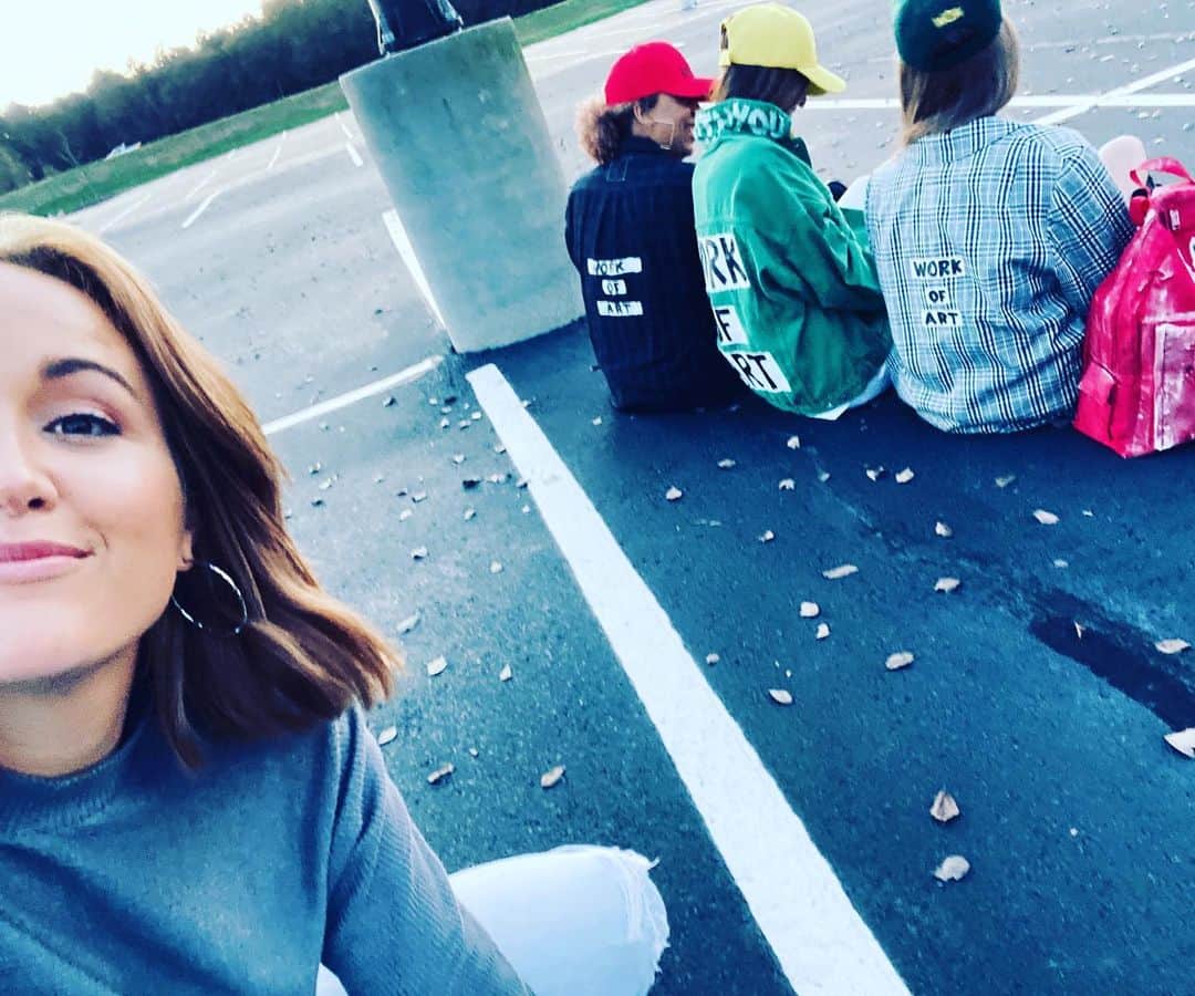 ブリット・ニコルのインスタグラム：「Behind the scenes creating with my girls! ❤️」