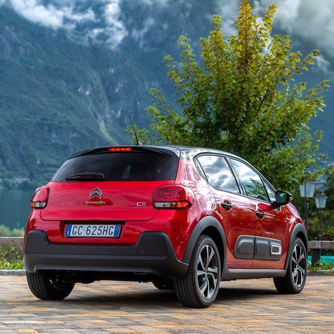 Citroënさんのインスタグラム写真 - (CitroënInstagram)「In this magnificent landscape, New Citroën C3 doesn’t go unnoticed! Which of its 97 customisation combinations will you choose? #NewCitroënC3 #97CustomisationCombinations #Customisation #CitroënAdvancedComfort #Citroën #CitroënC3 #Personalised #Colour #Newcar #Lifestyle #Design #Fashion #Comfort #Instacar #Carsofinstagram #Car #Auto #Vehicle」12月14日 1時23分 - citroen