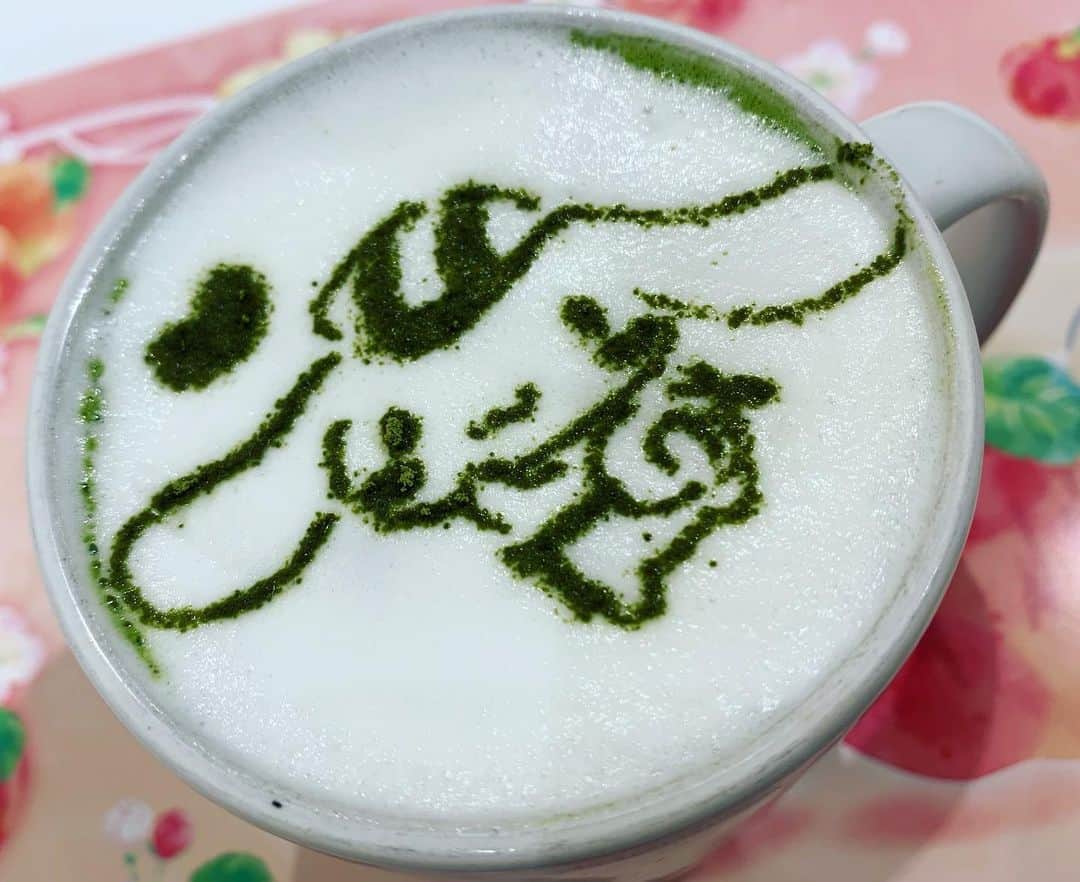 みくるんさんのインスタグラム写真 - (みくるんInstagram)「日帰り京都で発見した シナモロールカフェ❄️  わらび餅と抹茶ラテいただいたよー💖可愛いかった🐰💖  #メイドカフェ#プティパルフェ#住吉#アールズカフェ#錦#キャバクラ#名古屋#YouTube#シナモロール#シナモロールカフェ#京都」12月14日 1時39分 - milkurumin123