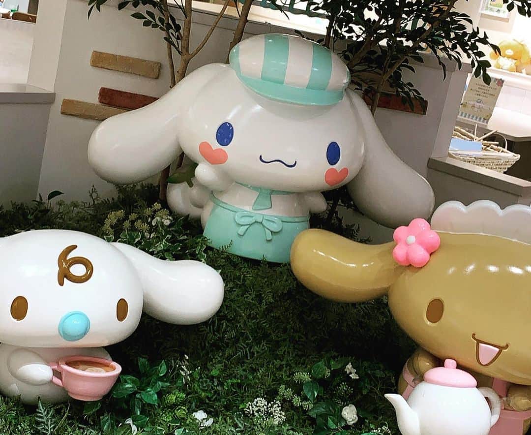 みくるんさんのインスタグラム写真 - (みくるんInstagram)「日帰り京都で発見した シナモロールカフェ❄️  わらび餅と抹茶ラテいただいたよー💖可愛いかった🐰💖  #メイドカフェ#プティパルフェ#住吉#アールズカフェ#錦#キャバクラ#名古屋#YouTube#シナモロール#シナモロールカフェ#京都」12月14日 1時39分 - milkurumin123