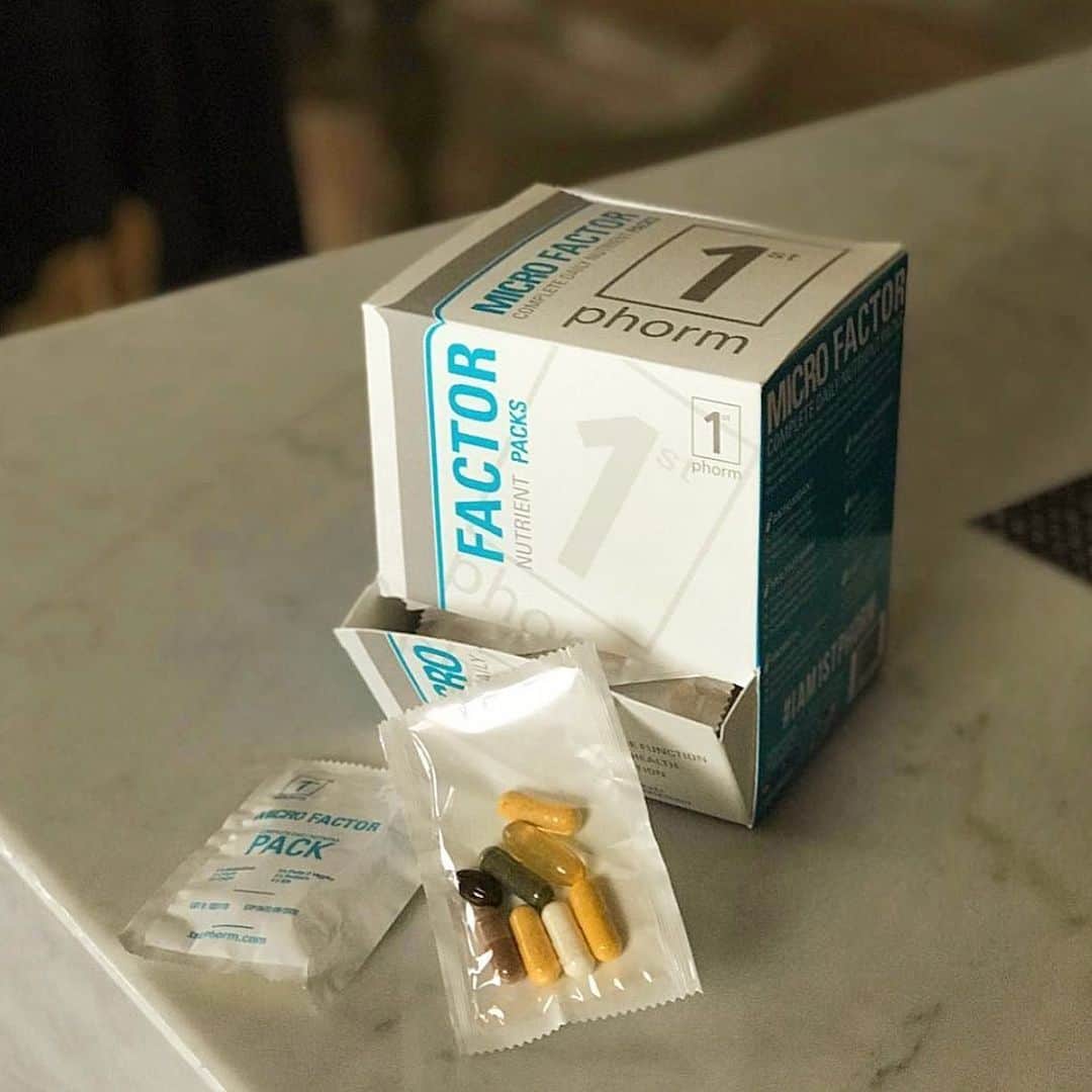 ジョジョ・ベイビーさんのインスタグラム写真 - (ジョジョ・ベイビーInstagram)「With sickness spreading around 😷.. It’s important to keep your immune system strong! Getting in all your micronutrients for the day is a must 💯 That’s why @1stPhorm Microfactor is in convenient packs that make it easy to take with you anywhere you go! (Get them @1stphorm . Com) - @1stPhorm Packs include: - Antioxidant - CoQ10 - Multivitamin - Essential Fatty Acids - Fruits and Veggies - Probiotics . Stay fit and healthy my loves 💪🏼 ❤️ #1stphorm」12月14日 1時41分 - jojo_babie