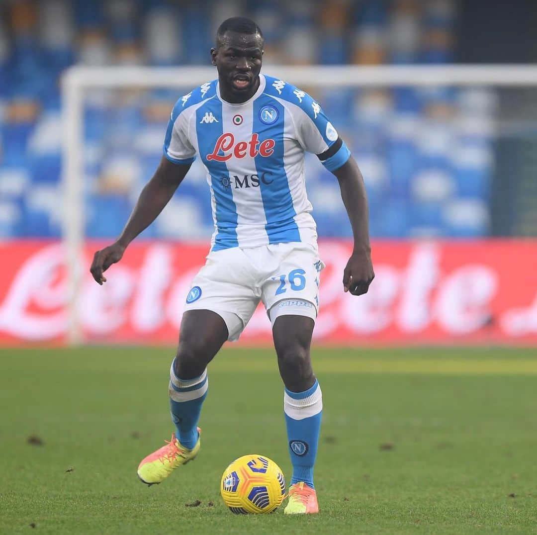 カリドゥ・クリバリさんのインスタグラム写真 - (カリドゥ・クリバリInstagram)「👍🏿⚽️👍🏿⚽️  #NapoliSamp 2-1 #SerieA 🙌🏿 #KK #blacklivesmatter」12月14日 1時52分 - kkoulibaly26