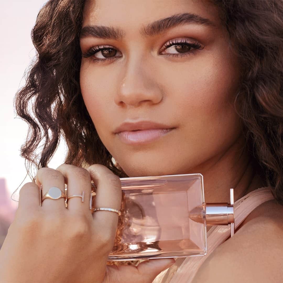 Lancôme Officialさんのインスタグラム写真 - (Lancôme OfficialInstagram)「With Idôle in your hands, anything is possible! Are your ready to celebrate the most special season of the year like @zendaya? Let's go, dream big. #Lancome #Idole #IdoleByLancome」12月14日 1時58分 - lancomeofficial