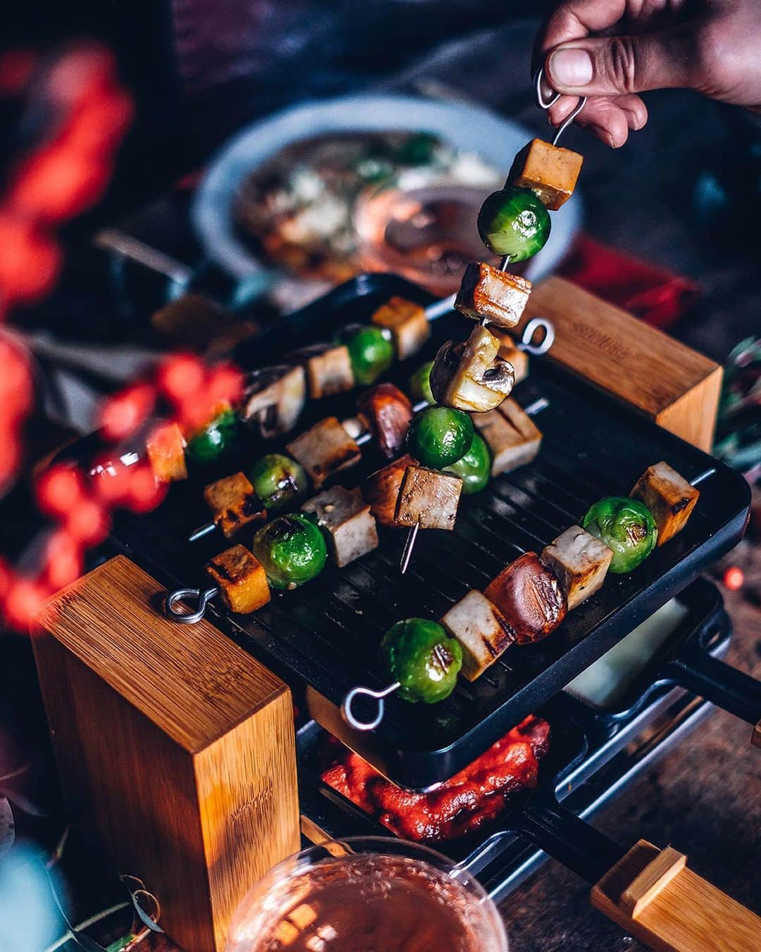 Our Food Storiesさんのインスタグラム写真 - (Our Food StoriesInstagram)「Werbung|Advertisement We had a delicious raclette evening with #lerustique cheese 🧀 🌟 It’s one of our favorite traditions for the winter time. We made gluten-free flatbread, tofu-Brussel sprouts-mushroom skewers, tomato sauce with beans and falafel and added the wonderful Raclette cheese on top. You can find all recipes on the blog. And we have a great GIVE-AWAY for all our German, Austrian and Swiss followers: you can win a raclette grill 🌟 All you have to do is write a comment on the blog, link is in profile. The give-away ends next Sunday (20th of December) and the winner will be drawn by lot. Find all recipes  with #lerustique Raclette cheese on the blog, link is in profile🧀😋 #lerustiquecheese  *This give-away is not sponsored, endorsed or administered by Instagram ____ #christmasmood #christmasdecor #christmasdecorations #gatheringslikethese #fellowmag #simpeljoys #raclette #raclettecheese #foodstyling #foodphotographer #foodbloggers #germanfoodblogger #tabledecor #tablesetting」12月14日 2時00分 - _foodstories_