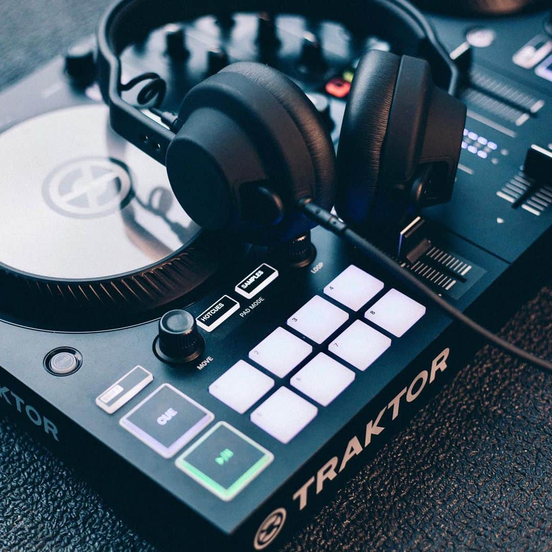 AIAIAIのインスタグラム：「Happy Holidays 🎁 giveaway #2  We have teamed up with our friends at TRAKTOR from @nativeinstruments and are giving away three of their Traktor Kontrol S2 MK3’s.  To participate, follow the 3 steps below. We’re picking 3 winners.  1: like this post 2: follow @aiaiai.audio  3: tag 3 friends  Double your chances by participating in the competition on our Facebook page as well.  The winner will be drawn on Friday Dec 18th.  Good luck, and happy holidays  *UPDATE* The lucky Winners are: @imogen.hathaway @anasunbun and Christian Krautz!   Keep an eye out in your DM’s!」