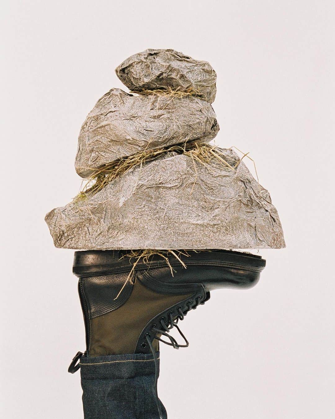 ブッテロさんのインスタグラム写真 - (ブッテロInstagram)「Rock steady.  Our #Cargo boots in black leather with nylon inserts combine a classic silhouette with an edgy design. #FW21 #buttero」12月14日 2時32分 - buttero_official