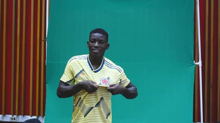 サッカー コロンビア代表チームのインスタグラム：「📸🎥 Seguimos preparándonos para el Sudamericano que se jugará en nuestro país 💪  Así se vive la concentración de nuestra Selección Colombia Sub 20 🇨🇴  👇👇👇👇  #VamosColombia」