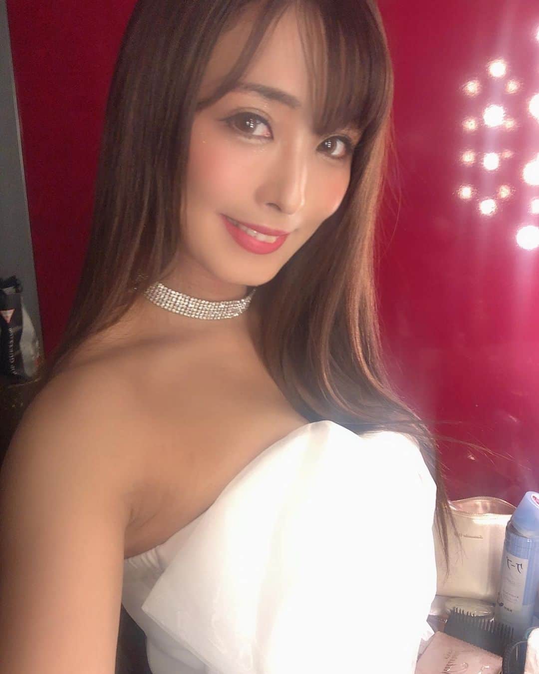 Fujikoのインスタグラム：「昨日はBERONICAにお越しの皆様ありがとうございます✨🥺 シュガーズさんとのコラボも新鮮で最近凄く仲良くさせて頂いて早速来年2/28に2マンライブが決まりましたーーーー💕 また改めてお知らせしますね❤️  新曲のFateも沢山羽ばたき嬉しい〜❤️ 沢山聞いて欲しいな💖  またまた感想お待ちしてます✨  #Fujiko#シュガーズ#BERONICA#beoneheart #Live#アーティスト」