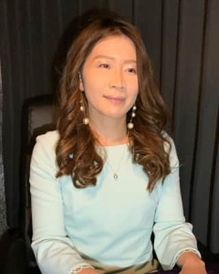千里眼　東京さんのインスタグラム写真 - (千里眼　東京Instagram)「【㊗️本日から東京千里眼に新鑑定士出演㊗️佳つ蝶先生】 誰にも相談しにくいお話、 モヤモヤした気持ちをいつも感じている… そんな時あなたのお話を聞かせてください。 . ‪【みんな行ってる占い館★東京千里眼】‬ 東京エリア⭐️連日⭐️全ブース鑑定中‼️ ⭐️初めての方もお気軽にお越し下さいね⭐️ . 《占いは転ばぬ先の杖》 モヤモヤを抱えて日々を過ごすより、バス🚌や電車🚃、新幹線🚅や飛行機✈️に飛び乗って東京に遊びに来てみませんか？ 日本を代表する超一流鑑定士が東京エリアには毎日多数出演❤️ 東京で鑑定を受ける価値あります‼️ ムダ足にはさせません ‪.‬ ‪ご予約なしでもご案内をさせて頂いております🙆✴‬ ‪気になる先生を、店内受付にあるモニターパネル🖥から‬お選び頂き直接ブースにお入りくださいね ‪クチコミやテレビ、メディア出演で人気の先生が東京に勢揃い😃‬ ‪. 《鑑定料金・安心明瞭》‬ ‪・初めての方は 20分 2,200円 や 30分 3,300円を‬ ‪・じっくりと話をしたい、聞いてみたい方は 60分 6,600円 や 90分 9,900円を‬ ‪・もっと詳しく知りたい、話を深く聞いてみたい方は 120分 13,200円 や 180分 19,800円などが人気です‬ ‪・延長は10分 1,100円 （全て税込・指名料込）‬ ・自動延長ではありませんのでご安心ください ※‪延長はご予約状況によりお受け出来ない場合もございますので、事前予約をおすすめいたします‬ . 【人生の近道ができる占い】 あなたのセカンドオピニオン、サードオピニオン🙆‍♂️ 将来の不安、恋愛、仕事、転職、事業、家族の事など ちょっと聞いてみたい。どんな内容でも大丈夫🙆‍♀️👌 鑑定士との相性もありますので、いろいろな先生の鑑定を受けてみてお気に入りの先生を見つけるのもアリです . 日本全国61店舗・880名を超える鑑定士が在籍 日本最大・東京最大の占い館⭐️だから安心❤️ ‪.‬ ◆東京エリア◆鑑定ルーム全58部屋◆全店全室個室 《店舗案内・東京都内に5店舗》 ‪朝10時から夜22時まで鑑定受付🔮‬ 年中無休 . ①‪東京・池袋店‬ ‪東京都豊島区東池袋1-8-6　‬ ‪第三高和ビル 3階‬ ‪・池袋駅 東口より徒歩2分‬ ‪『富士そば』さん右隣のビル。‬ ‪1階に『買取shopオークラ』さんのあるビルの3階になります✨‬ ‪.‬ ‪②東京・新宿西口店‬ ‪東京都新宿区西新宿1-18-6 ‬ ‪西新宿ユニオンビル 4階‬ ‪・新宿駅 南口より徒歩1分‬ ‪・バスタ新宿より徒歩1分‬ ‪甲州街道沿い、新宿駅南口から1本道の大通り沿いです。‬ ‪1階に『マツモトキヨシ』さんのあるビルの4階になります✨‬ ‪.‬ ‪③東京・新宿東口店‬ ‪東京都新宿区新宿3-28-2‬ ‪フクモトビル 3階‬ ‪・新宿駅 中央東口より徒歩1分‬ ‪1階に『ストロベリーshop』さんのあるビルの3階になります✨‬ ‪.‬ ④東京・表参道店 東京都港区北青山3-5-25 しもじまビル 5階 ・東京メトロ 表参道駅より徒歩0分 A3出口のスグ前 1階に『サブウェイ』さんのあるビルの5階になります✨ . ⑤東京・渋谷店 東京都渋谷区道玄坂2-28-5 道玄坂 SUN J ビル 5階 ・渋谷駅から徒歩3分、渋谷109からスグ 渋谷道玄坂を少し登ったところ . 📲‪ネット予約‬◆ホームページから簡単予約 ‪@tokyo.senrigan‬ ‪http://tokyo.senrigan.info‬ ‪.‬ ‪☎️電話予約‬  朝9〜夜22時まで受付 鑑定士を選んで電話⬇︎ 📲050-2018-3433 👉予約が取れたらお店へどうぞ ‪.‬ ‪【お客様へのお約束】‬ ‪・占いの館 千里眼では、店内で物品販売等は一切行っておりません。‬ ‪・イベント参加や館以外での鑑定などの勧誘等も一切しておりませんので、どうぞご安心ください。‬ ‪・何かご不明な点がございましたら、いつでも☎️ 050-2018-3433までお気軽にお問合せください。‬ ‪.‬ ‪.‬ ‪#占い #千里眼 #東京 #池袋 #新宿 #表参道 #渋谷 #鑑定 #タロット鑑定 #スピリチュアル #チャネリング #霊視 #透視 #手相 #人気占い館ランキング１位 #日本最大の占い館 #テレビでもおなじみ #マツコデラックスでも紹介 #やる気が出ない #つまらない #もーやだ #めんどくさい #めんどくさい女 #だらだら #生真面目だから余計に不安 #やる気なし #だから安心 #もう占い館選びに迷う事はありません #日本中のみんな行ってる占い館 #東京千里眼」12月14日 13時43分 - tokyo.senrigan