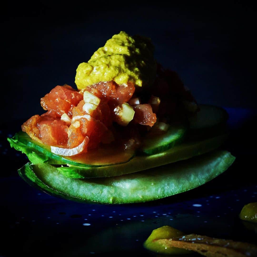 ケリスのインスタグラム：「Maguro tuna and watermelon , umami baby, jalapeño pineapple hot sauce and coconut aji GOLD MINE . Bountyandfull.com it's a lifestyle」