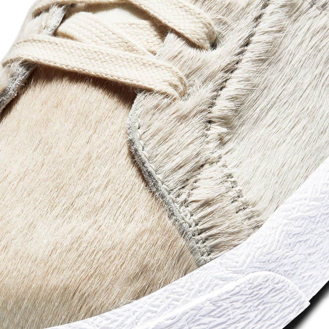 HYPEBEASTさんのインスタグラム写真 - (HYPEBEASTInstagram)「@hypebeastkicks: @medicom_toy and @nike are finalizing a busy year with a new SB Blazer Low. The trim basketball-turned skateboarding sneaker features a sail-colored upper made up of shaggy pony hair. Swooshes are kept tonal while heel tabs are done up in black with a white Nike spellout for contrast. Medicom Toy branding is also present on both the lateral heel and exposed foam tongue. Early reports place the shoe’s release on December 26, though this has yet to be confirmed by Nike so stay tuned.⁠⠀ Photo: Nike」12月14日 12時41分 - hypebeast