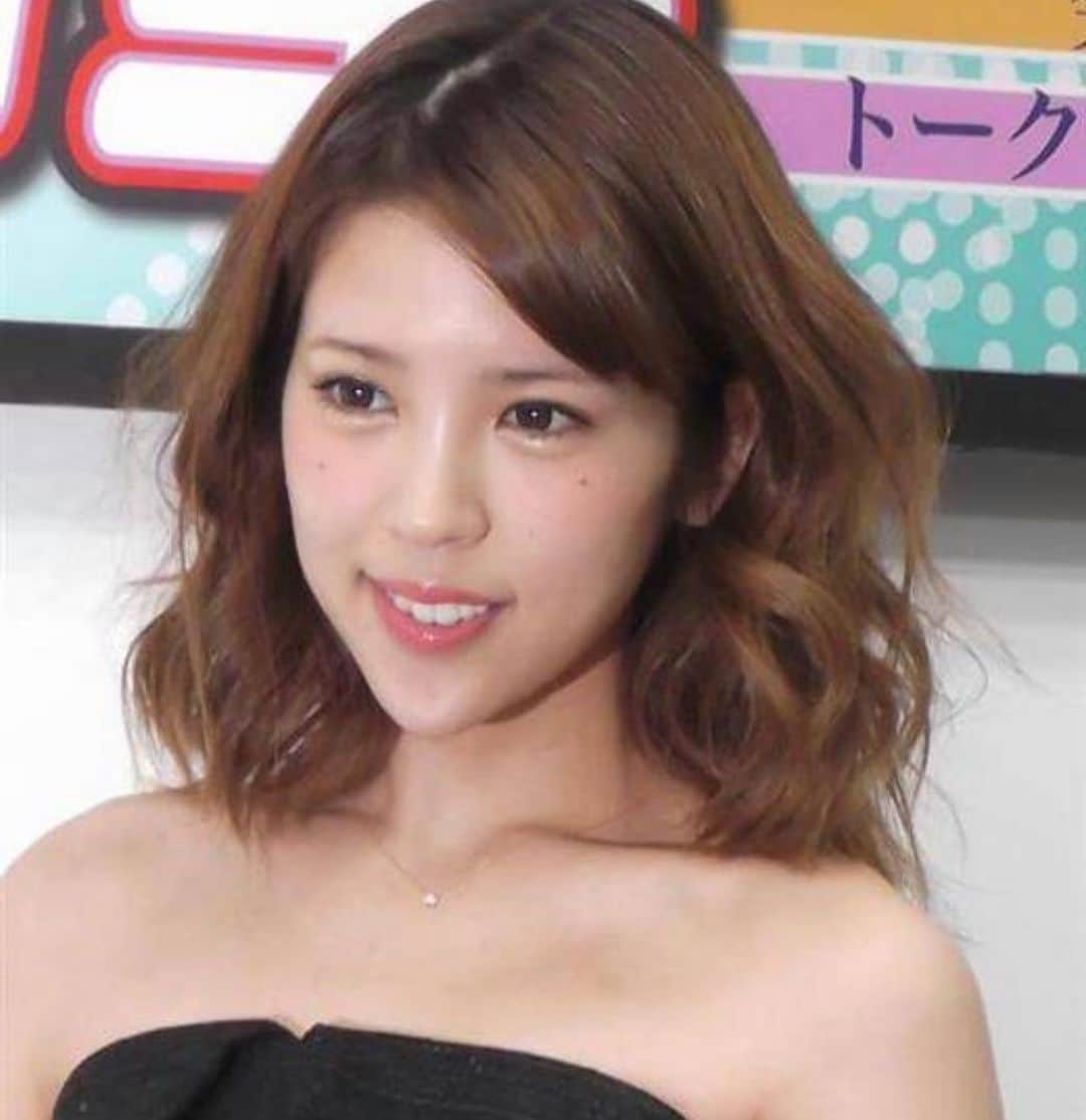 坂口杏里のインスタグラム：「BARカシェット 急ですが 本日（14日） お昼13:00〜18:00 までの営業です❤️✌️  普段夜来れない方々 是非ー！！ 今日もとことんいくよー😂  09054307175  ↑何かあればこちらまで！ BAR CACHETTE (カシェット) 東京都新宿区歌舞伎町2-11-7 メトロビル4階  お待ちしてますん💕 男性１時間3000円 女性１時間1500円 （飲み放題）  ライン交換写メ撮ろ☺️」