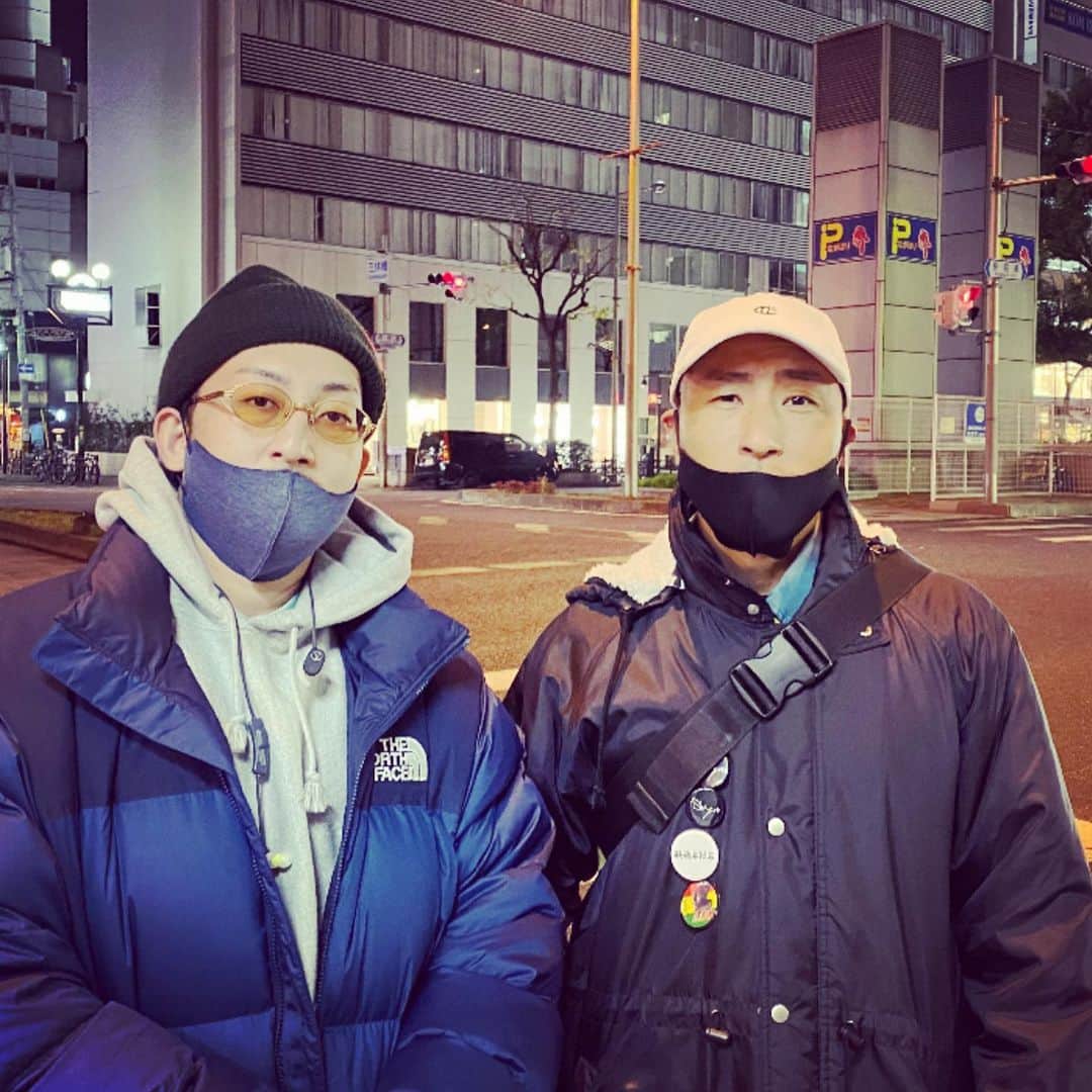 Shingo 西成さんのインスタグラム写真 Shingo 西成instagram 今年もnorikiyoはじめ諭吉レコーズ から西成の児童施設へのクリスマスケーキ寄付ホンマ励みになる 気づいてくれておおきに 大阪までわざわざありがと な Shingo西成と100人のサンタ Norikiyo 新