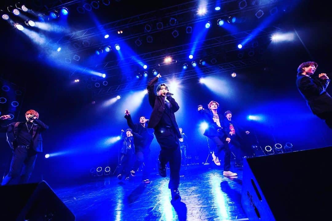 Zero PLANET（ゼロプラネット）のインスタグラム：「. . 12/28(月)に行われる 🔥網代聖人卒業LIVE 🔥森重秀太プロデュースLIVE の一般チケット販売もしております！ . FC先行販売の1部2部共通チケットはおかげさまで完売となりました！✨ . . コロナ禍でエンターテイメントが中々提供しづらい世の中ですが、音楽とダンスを止めずに頑張っていきますので、皆様も応援よろしくお願い致します！🙇‍♂️ . メンバーも毎日準備を頑張っております！✊ . また12/28にお会いしましょう！ . . #ゼロプラネット#zeroplanet #ゼロプラ #新体制 #ダンスボーカルユニット #髙橋祐理 #加藤勇也 #小宮璃央 #網代聖人 #豊田賢太 #中原弘貴 #永島龍之介 #森重秀太」