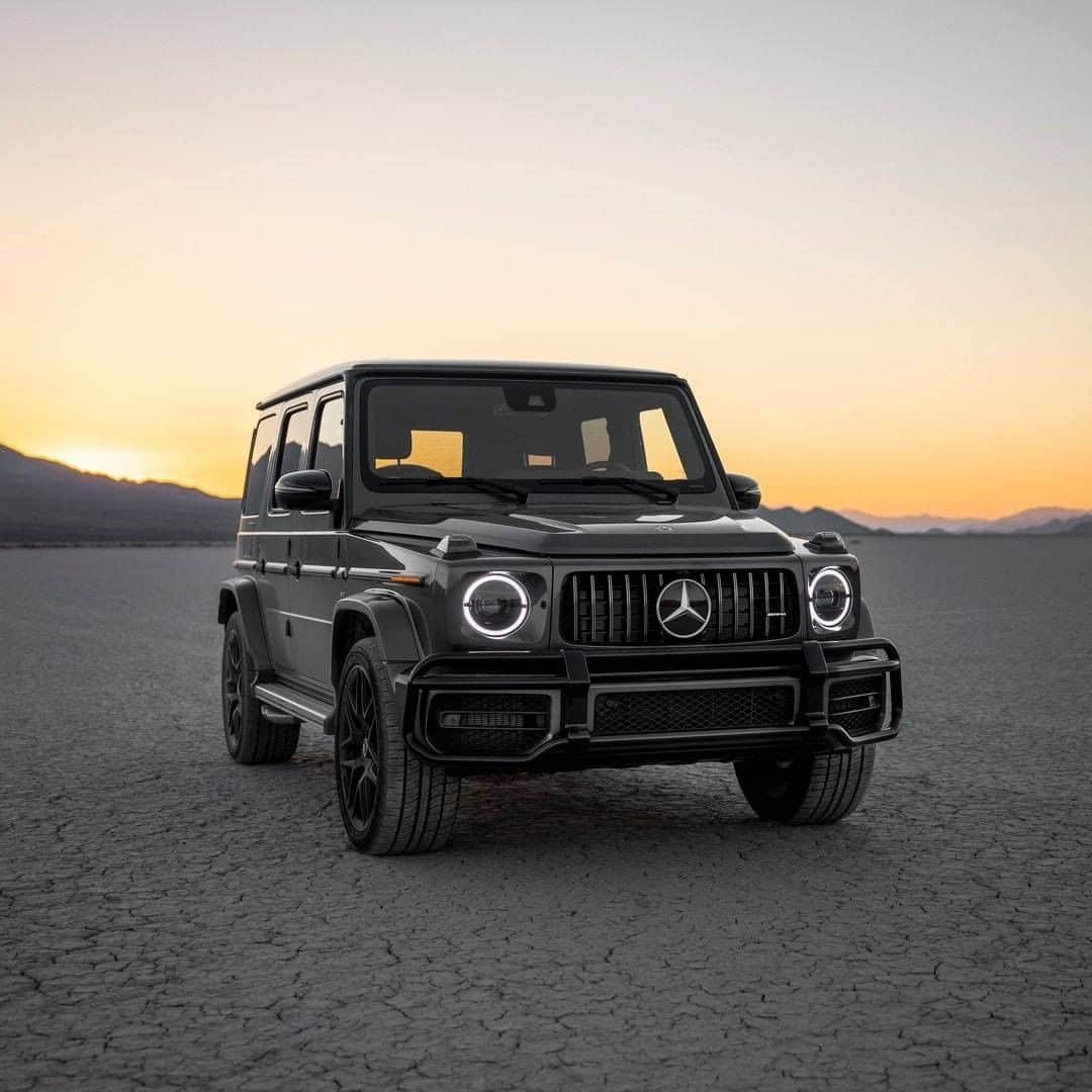 Mercedes-Benz Thailandさんのインスタグラム写真 - (Mercedes-Benz ThailandInstagram)「############ 🏁 AMG Monday 🏁 ############  การผจญภัยอาจจะไม่หยุดเพียงเท่านี้! หากได้ครอบครองสุดยอดรถยนต์ SUV สไตล์ออฟโรดอย่าง Mercedes-AMG G 63 กับดีไซน์ที่แข็งแกร่งข้ามกาลเวลา ผสานสมรรถนะและเทคโนโลยีเหนือชั้นแห่งฟอร์มูล่าวัน ที่จะฉีกทุกกฏเกณฑ์ของเส้นทางเพื่อให้คุณพิชิตความท้าทายได้ก่อนใคร   ติดตามความเคลื่อนไหวของเมอร์เซเดส-เบนซ์ ก่อนใครได้ที่ LINE Official Account @ mercedesbenzth http://mb4.me/MBTHLINE  📷 lasseur via #MBphotopass for Mercedes-Benz USA  พิสูจน์สมรรถนะของ Mercedes-AMG G 63 ได้ที่ www.mercedes-benz.co.th/amg-g63  พบกันทุกวันจันทร์กับ AMG Monday ที่รวมทุกความเร้าใจจาก Mercedes-AMG มาให้แฟนๆ ได้ติดตามกันนะครับ See you next Monday !!  #AMGMonday #Mercedes #AMG 🔥 #G63 #DrivingPerformance #Power #Passion #Luxury #Instacar #Lifestyle #MercedesAMG #MercedesBenzThailand  *อุปกรณ์บางส่วนในภาพอาจแตกต่างจากที่จำหน่ายจริง」12月14日 13時00分 - mercedesbenzthailand