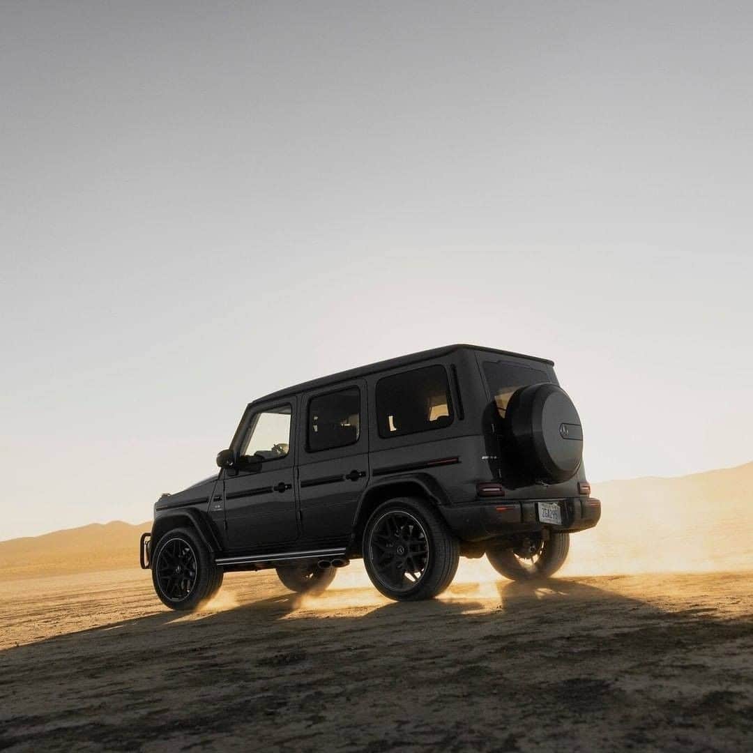 Mercedes-Benz Thailandさんのインスタグラム写真 - (Mercedes-Benz ThailandInstagram)「############ 🏁 AMG Monday 🏁 ############  การผจญภัยอาจจะไม่หยุดเพียงเท่านี้! หากได้ครอบครองสุดยอดรถยนต์ SUV สไตล์ออฟโรดอย่าง Mercedes-AMG G 63 กับดีไซน์ที่แข็งแกร่งข้ามกาลเวลา ผสานสมรรถนะและเทคโนโลยีเหนือชั้นแห่งฟอร์มูล่าวัน ที่จะฉีกทุกกฏเกณฑ์ของเส้นทางเพื่อให้คุณพิชิตความท้าทายได้ก่อนใคร   ติดตามความเคลื่อนไหวของเมอร์เซเดส-เบนซ์ ก่อนใครได้ที่ LINE Official Account @ mercedesbenzth http://mb4.me/MBTHLINE  📷 lasseur via #MBphotopass for Mercedes-Benz USA  พิสูจน์สมรรถนะของ Mercedes-AMG G 63 ได้ที่ www.mercedes-benz.co.th/amg-g63  พบกันทุกวันจันทร์กับ AMG Monday ที่รวมทุกความเร้าใจจาก Mercedes-AMG มาให้แฟนๆ ได้ติดตามกันนะครับ See you next Monday !!  #AMGMonday #Mercedes #AMG 🔥 #G63 #DrivingPerformance #Power #Passion #Luxury #Instacar #Lifestyle #MercedesAMG #MercedesBenzThailand  *อุปกรณ์บางส่วนในภาพอาจแตกต่างจากที่จำหน่ายจริง」12月14日 13時00分 - mercedesbenzthailand