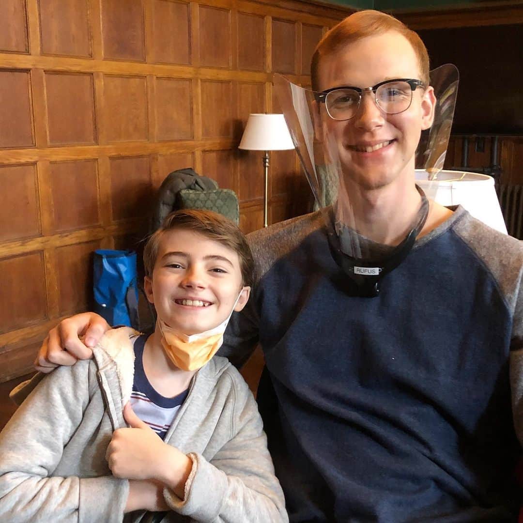 ジャクソン・ロバート・スコットのインスタグラム：「Reunited!!! Always fun being on set with you Coby! #ruffuslockeandkey #bodelockeandkey #lockeandkeyseason1 #lockeandkeyseason2releasedate」