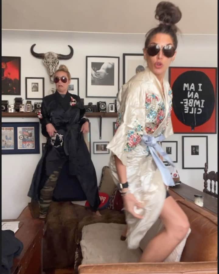 Sydney A Malerのインスタグラム：「Complete idiots 😂😂😂😂😂 . It’s the TRex part for me 😂😂😂😂 whyyyyy . . #IveSaidItBefore&illsayitagain #WeWereLosingourmindsbeforeallyall 😂」