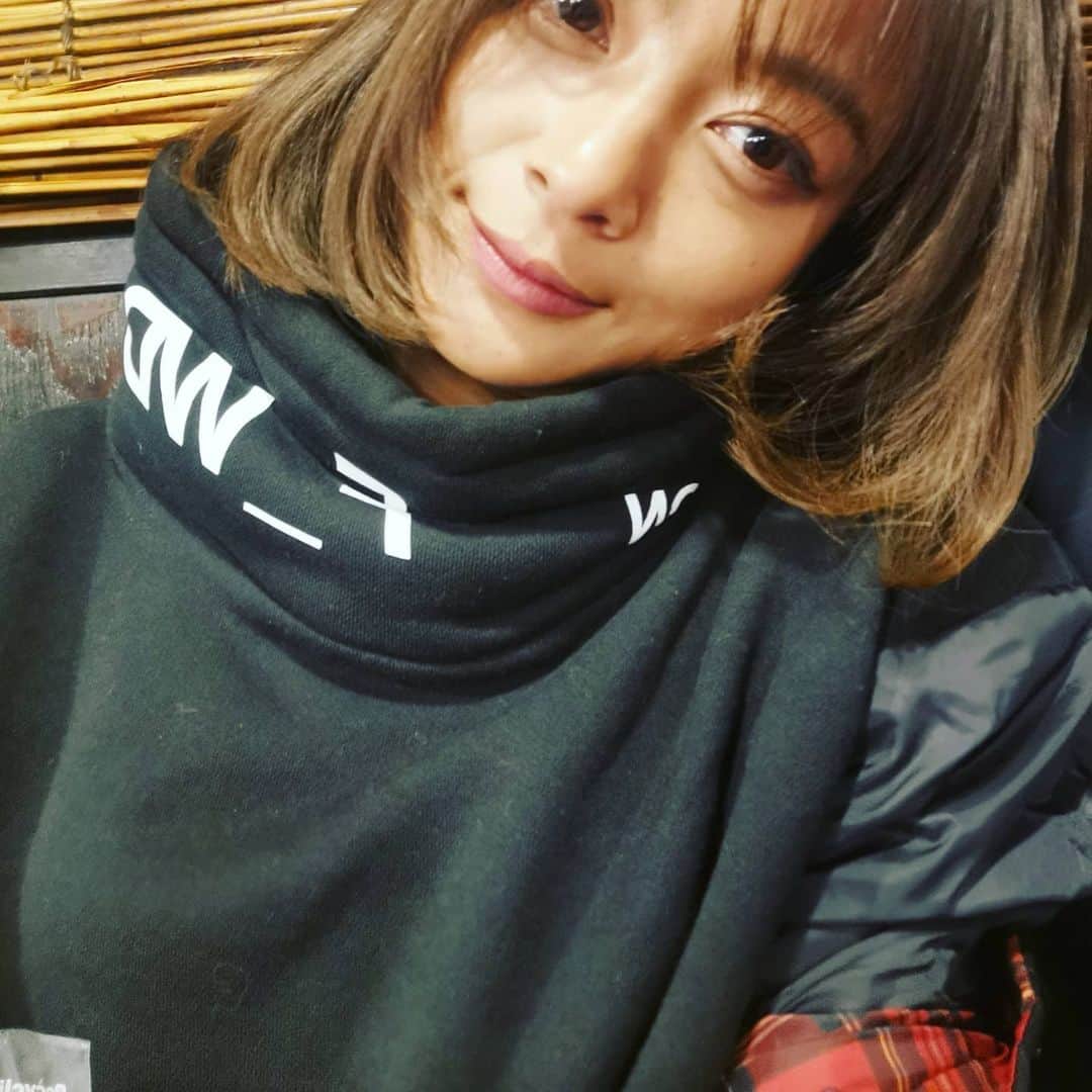 脇田恵子のインスタグラム：「2020最後のヘアメンテ。 @keisuke._.tsuyuki 顔の輪郭の見え方は凄く大事だから 毛先の始末は妥協せず 細かく修正してもらいました。 さすがのカット👏ぱちぱち。  定期的に行くのにも気軽に行けない距離になってしまったけど絶対的な信頼のおける存在ありがたやー😢です。」