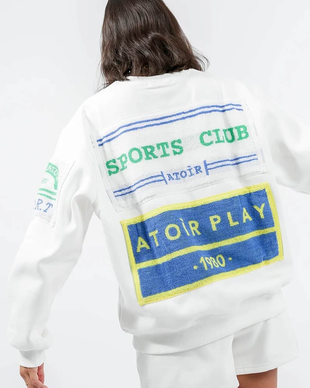 STYLERUNNERさんのインスタグラム写真 - (STYLERUNNERInstagram)「The oversized jumper of your dreams has arrived. 🙌 The Sports Club Jumper from Atoir will take you through season to season. #stylerunner」12月14日 13時21分 - stylerunner