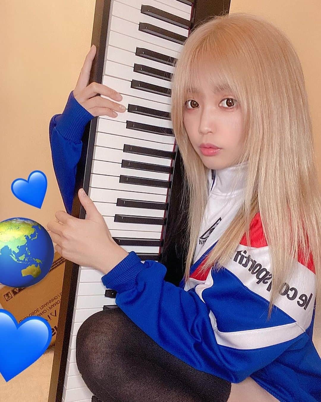 あさちるのインスタグラム：「CASIOPX-S1000🎹 おうちにもっと音楽を取り入れてみたよ。 コンパクトでスタイリッシュなデザインでかっこよしッ🌏🧚🏻‍♀️  作品を作ったりメロの音程とったり色々うみだせたらいいな‥🧚🏻‍♀️ ピアノ弾けるひとー？？？  バンドやりたい😎  @casio_music_japan  #Casio #カシオの電子ピアノ #pr #バンドやろうぜ https://www.instagram.com/casio_music_japan/」