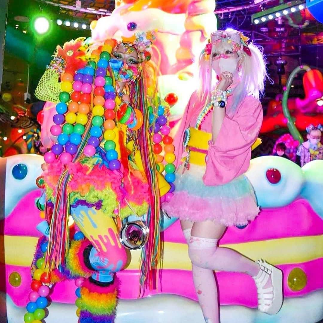 KAWAII MONSTER CAFEさんのインスタグラム写真 - (KAWAII MONSTER CAFEInstagram)「very fashonable🌈🌈🌈  thank you💜🧡❤️💛💚💙 @that_rainbow_chick    #kawaiimonstercafe #monstercafe #カワイイモンスターカフェ  #destination #tokyo #harajuku #shinuya #art #artrestaurant #colorful #color #pink #cafe #travel #trip #traveljapan #triptojapan #japan #colorfulfood #rainbow #rainbowcake #rainbowpasta #strawberry #pancakes #takeshitastreet #harajukustreet #harajukugirl #tokyotravel #onlyinjapan」12月14日 13時36分 - kawaiimonstercafe