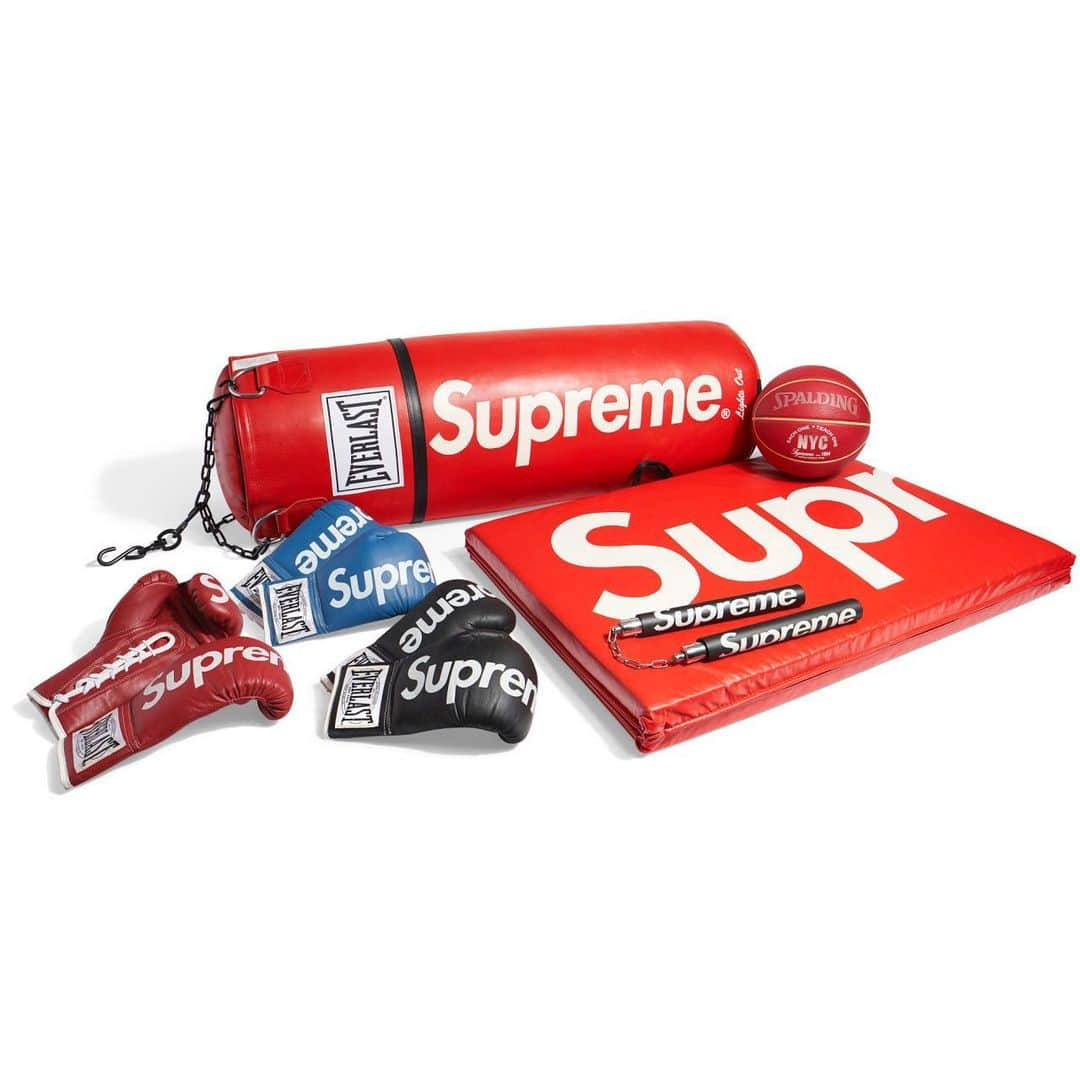 クリスティーズさんのインスタグラム写真 - (クリスティーズInstagram)「Kick-start your 2021 fitness goals in style with this collection of sporting goods and accessories from Supreme/Everlast and a complete set of 2003 Supreme/Nike SB Dunk high-tops.⠀ .⠀ These two lots are included in Beyond the Box: 1994-2020, our carefully curated sale by renowned Supreme historian Ross Wilson (@rosswilson_07). Sourced from the vaults of some of the world's most prominent collectors, the portfolio features the most iconic and desirable Supreme items spanning the label's entire 26 year timeline.⠀ .⠀ Beyond the Box: 1994-2020 — 1-15 December, online⠀ .⠀ #supreme #everlast #nike #SBdunk #sneakers #supremestickers #stickers #rarestickers #supremeforsale #supremesale #supreme4sale #supremeauction #suprememarketplace #supreme #supremeny #supremenyc #supremenewyork #supremebrooklyn #supremebox #supremeboxlogo #supremevintage #supremevaults #supremecollection #supremelife #supremecommunity #supcommunity #supreme1994 #strictlysupreme #vintagesupreme #behindthebox」12月14日 4時56分 - christiesinc