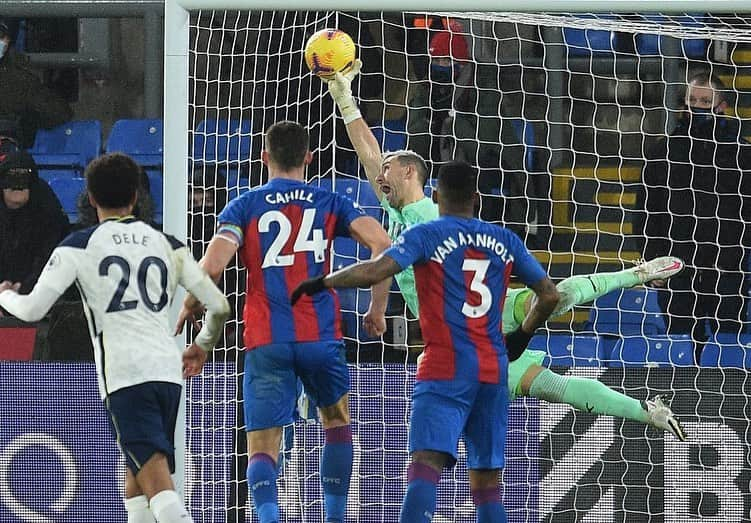 ガリー・ケーヒルさんのインスタグラム写真 - (ガリー・ケーヒルInstagram)「Happy with the result and with the amount of chances we created. Cant believe those couple of saves towards the end from @vguaita_13 🧤Hopefully we put on a good show for our fans, great to see you back!  #cpfc #selhurstpark #eagles 🦅」12月14日 4時51分 - garyjcahill