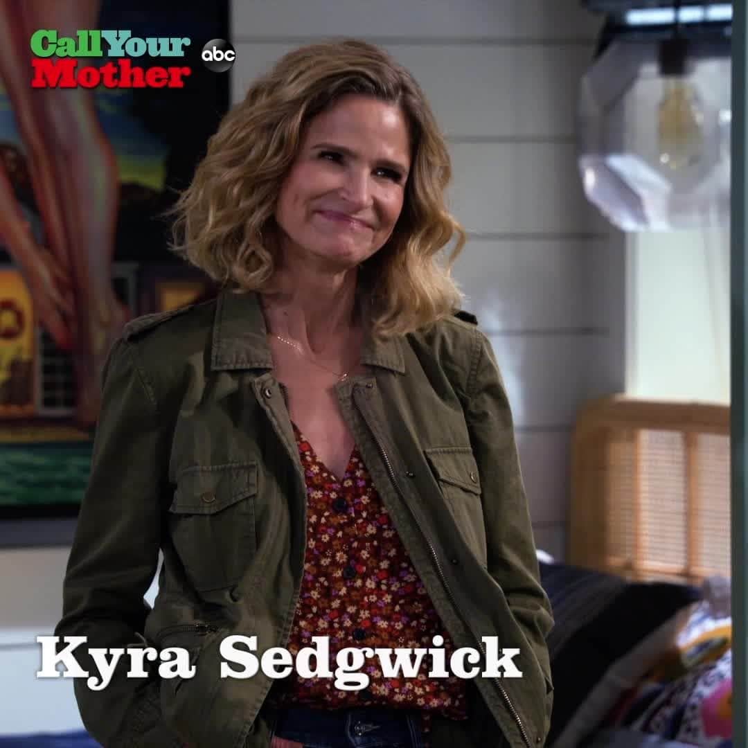 アメリカン・ブロードキャスティング・カンパニーのインスタグラム：「You know how moms can be 😅 @callyourmotherabc comes to ABC in one month! #CallYourMother」
