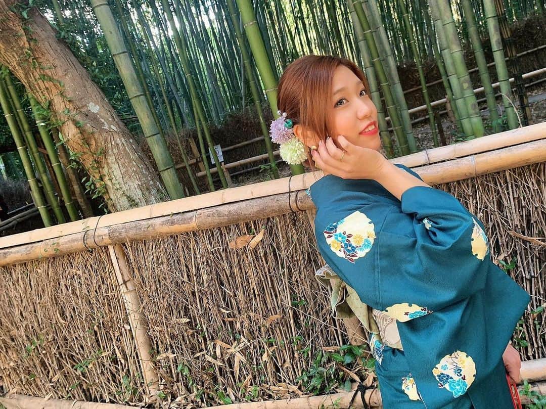 のインスタグラム：「突然の振り返り。笑 京都行きたいところありすぎて次は2泊で行きたいなあ⛩🍵 2枚目の写真が撮る時シュールすぎたの思い出し笑いしてるいま。😂笑 . . この時の写真まだまだいっぱいあるんだっ🙊 . . #セナミエ #セナ旅記録 #京都旅行 #京都 #嵐山 #嵐山竹林 #渡月橋 #着物 #バーレスクヤバイ #バーレスク東京 #パリオン #セクシー #ショーガール #ダンサー #バーレスク #モデル #ギャル #インスタ映え #和服 #和服ヘア #ヘアアレンジ  #burlesquetokyo #burlesque #dancer #showgirl #instagood #dayoff #kyoto #shotting」