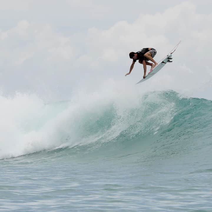 のインスタグラム：「Catch some air with the @stab_high crew tonight on ESPN2 at 8:30pm PT / 11:30 pm ET 🏄‍♂️🚀  Or watch Non-Chlorine Ep. 2 on StabMag.com (@stab) 📱  #Surf #Surfing #Surfer #Ocean #Waves #Travel #Indonesia #Adventure #ABC #ESPN #MonsterEnergy」
