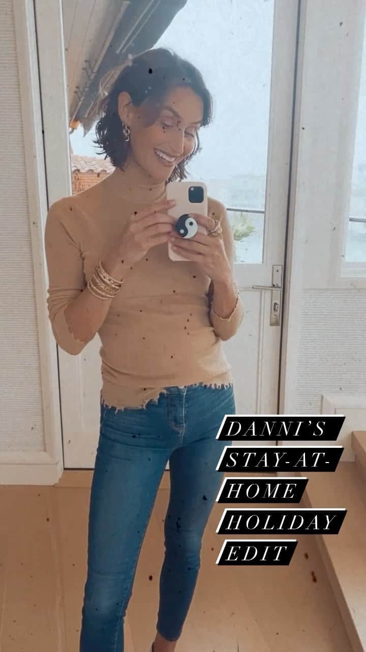 ダニジョーのインスタグラム：「Hi guys! It’s Danni with my Stay-At-Home Holiday Edit of what I’m living in whilst in quarantine. Happy cozy chic shopping 🛒」