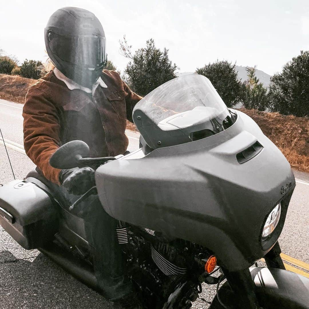 モデル、ブロック・オハーンさんのインスタグラム写真 - (モデル、ブロック・オハーンInstagram)「Tough to beat days like these.. 😏🤙🏽  @indianmotorcycle @_jaredgoetz_ @seanmacd」12月14日 5時29分 - brockohurn