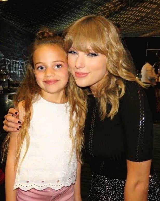 A.J.さんのインスタグラム写真 - (A.J.Instagram)「Wishing the happiest of birthdays to you, Taylor! Thank you for being awesome and a great role model for my girls. Ava is your #1 fan. Have the best day, and congrats on the new album!!!」12月14日 5時41分 - aj_mclean