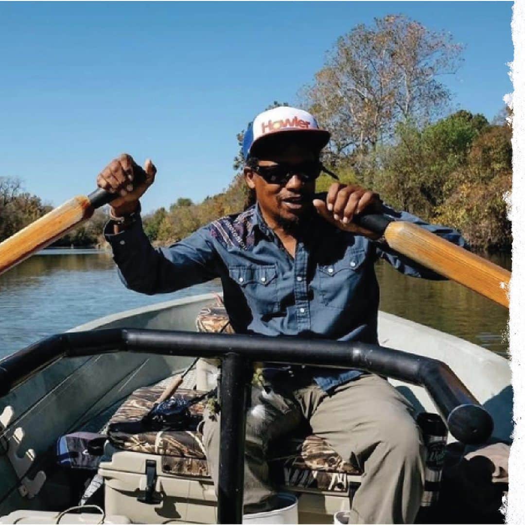 Costa Sunglassesのインスタグラム：「#CostaGiftGuides Day 13 / Alvin Dedeaux  “For the holidays we will be at the beach if it's warm enough. If not, we will be on a gravel bar in the river sitting around a campfire. Either way everyone is happy.” - @alvin_dedeaux_fly_fishing   Learn more at the link in our bio. #SeeWhatsOutThere」
