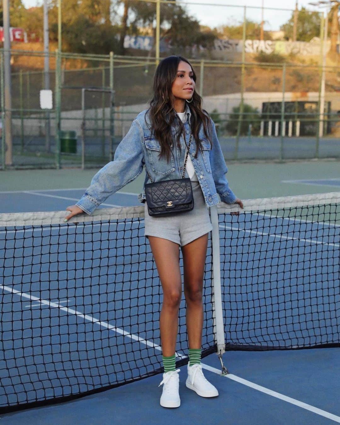 ジュリー・サリニャーナのインスタグラム：「Serving aces. 🎾」