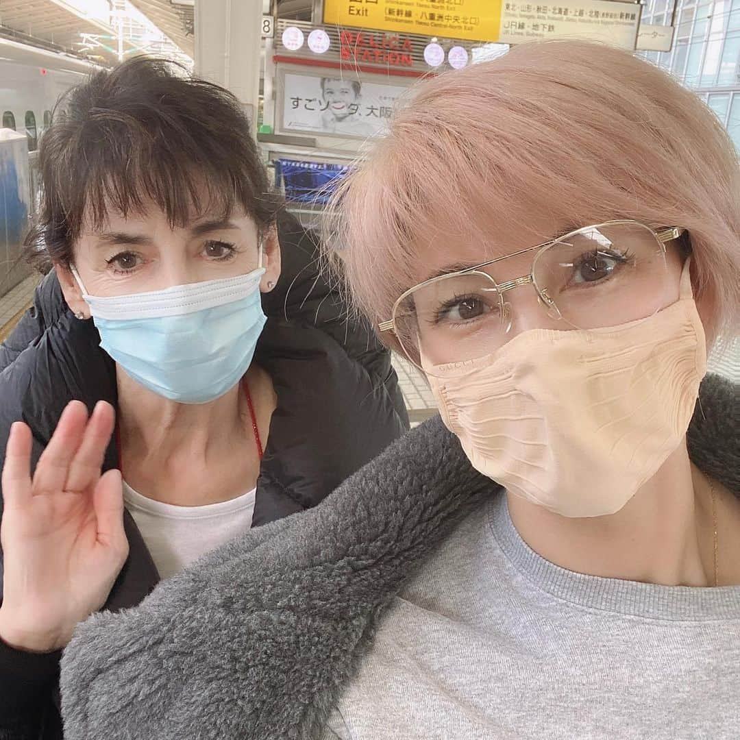 梅宮アンナさんのインスタグラム写真 - (梅宮アンナInstagram)「名古屋→四日市🚄💨  お仕事😍  ＃新幹線#名古屋#四日市#美容 #ビューティートークイベント」12月14日 5時58分 - annaumemiya