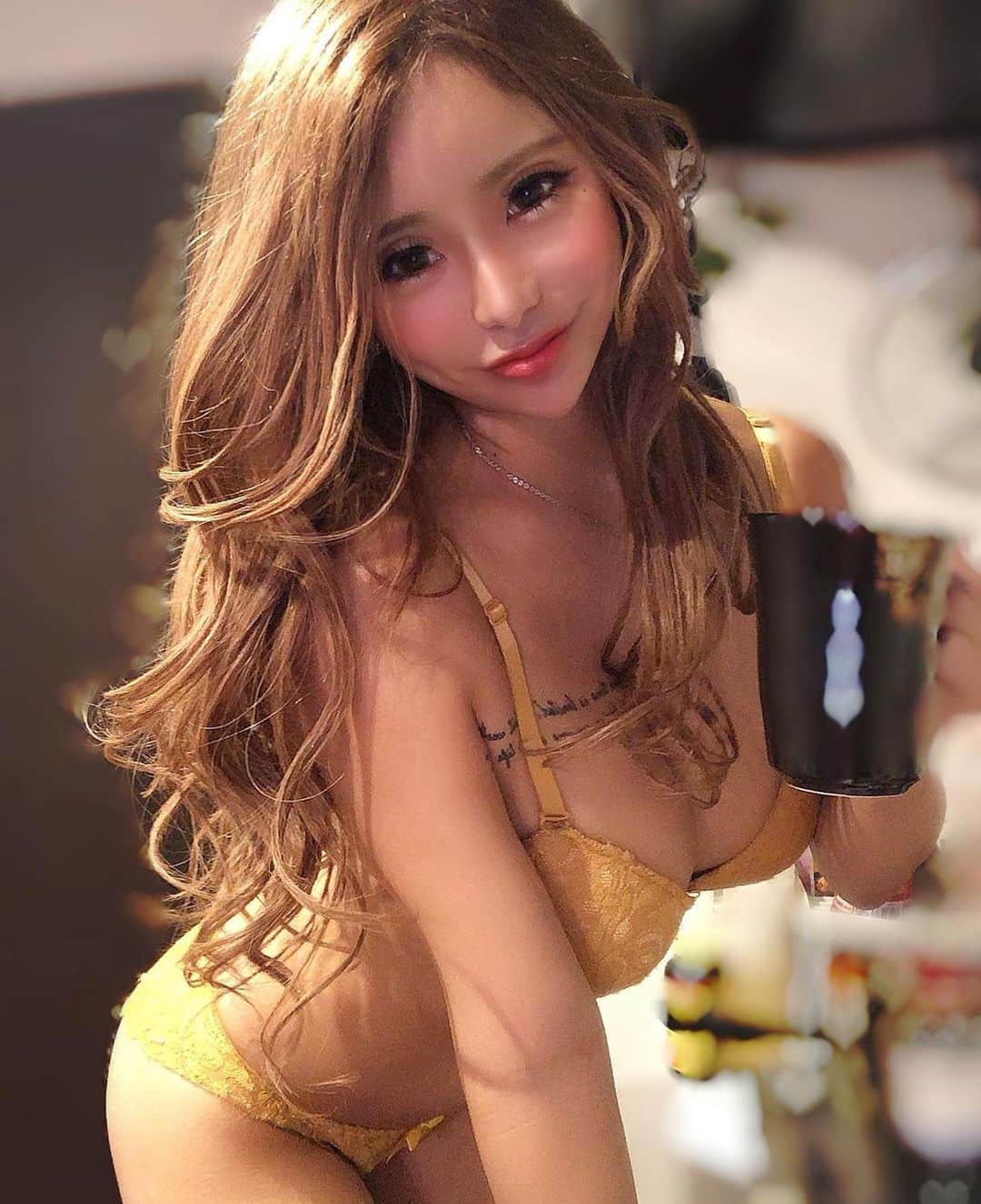 朝比奈りえさんのインスタグラム写真 - (朝比奈りえInstagram)「@xxaimin_officialxx   あいみちゃんプロデュース イエローの下着💛💛💛  可愛すぎたし おっぱいが盛れすぎる 優秀アイテム✨  #あいみん好き ＃プロデュース下着 #イエロー💛 #キャバ嬢　#名古屋　#朝日奈りえ　#ポンコツ　#お酒　#六本木　#歌舞伎町　#大阪グルメ　#Gカップ　#巨乳ちゃん　#148cm ＃モーニング　#スタバ　#コーヒー　#朝ごはん　#ｸﾘｽﾏｽ  #夜景　#デートスポット　#キャバクラ　#ホスト　　＃整形　＃ナイツネット」12月14日 5時50分 - lie8862