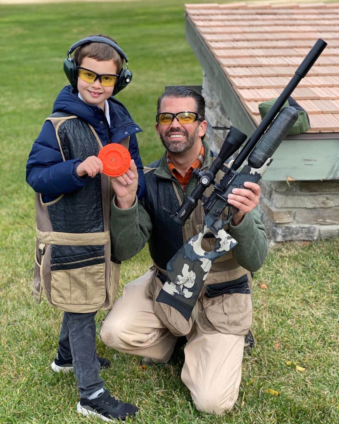 イヴァンカ・トランプのインスタグラム：「Bustin’ clays with Uncle Don !」