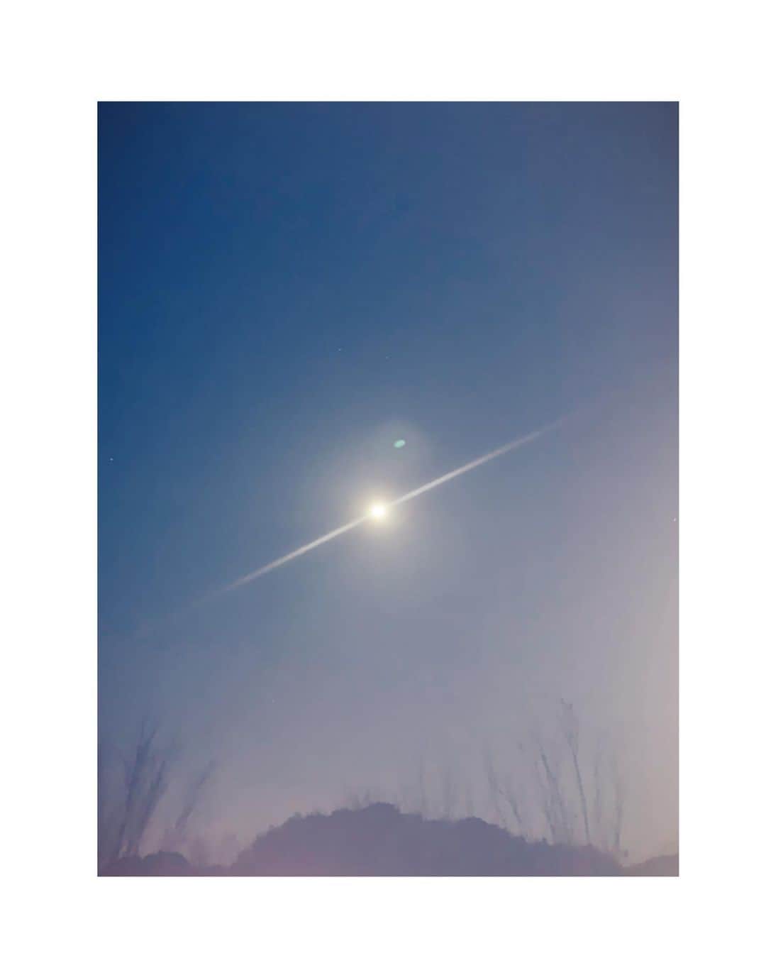 吉岡里帆さんのインスタグラム写真 - (吉岡里帆Instagram)「月の光線🌕  #おはよう」12月14日 6時15分 - riho_yoshioka