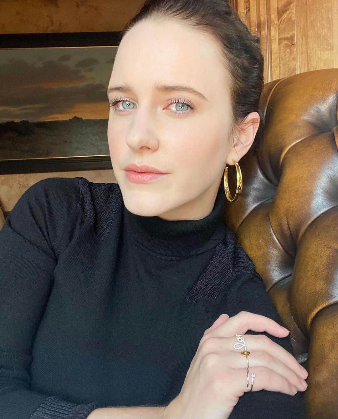 のインスタグラム：「Mrs. Maisel herself rocking Sydney Evan! @rachelbrosnahan looking marvelous in our Love ring ❤️」