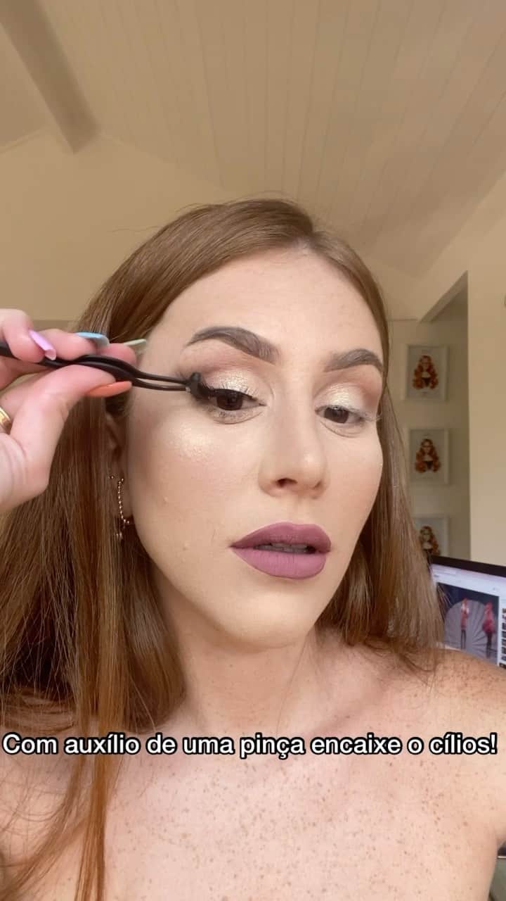 マリ・マリアのインスタグラム：「Quer aprender a colar os cílios perfeitos de uma vez por todas?? 💕 Esse passo a passo é infalível! E com a nova coleção de cílios 3D da @kissnybrasil o resultado é super natural e lindo!! 💜 #cilios3d #3dcollection #kissnybrasil #publi」