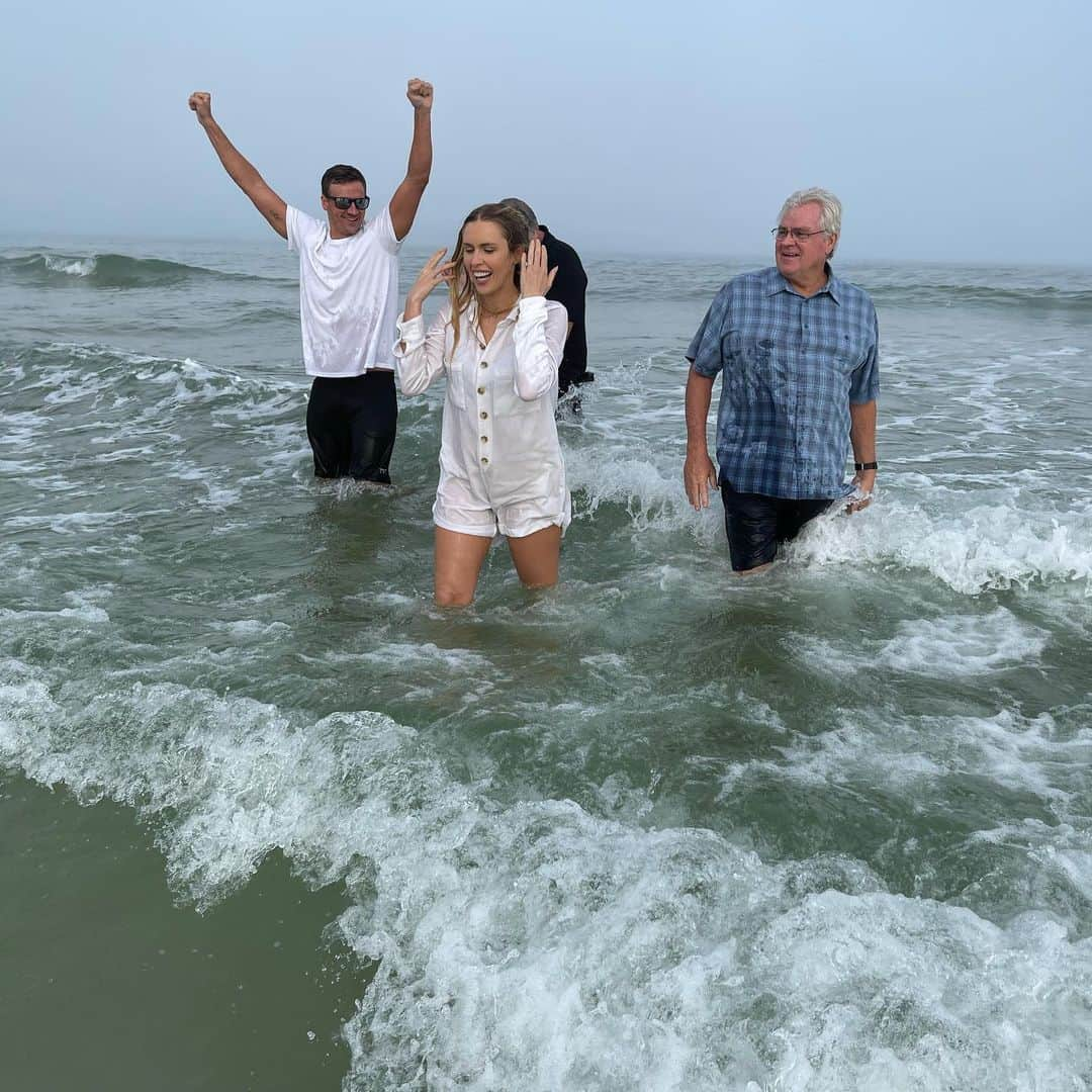 ライアン・ロクテさんのインスタグラム写真 - (ライアン・ロクテInstagram)「What a beautiful day! My wife and kids were baptized today in the ocean. Thank you rev. Brian and everyone else that was able to attend!」12月14日 6時32分 - ryanlochte