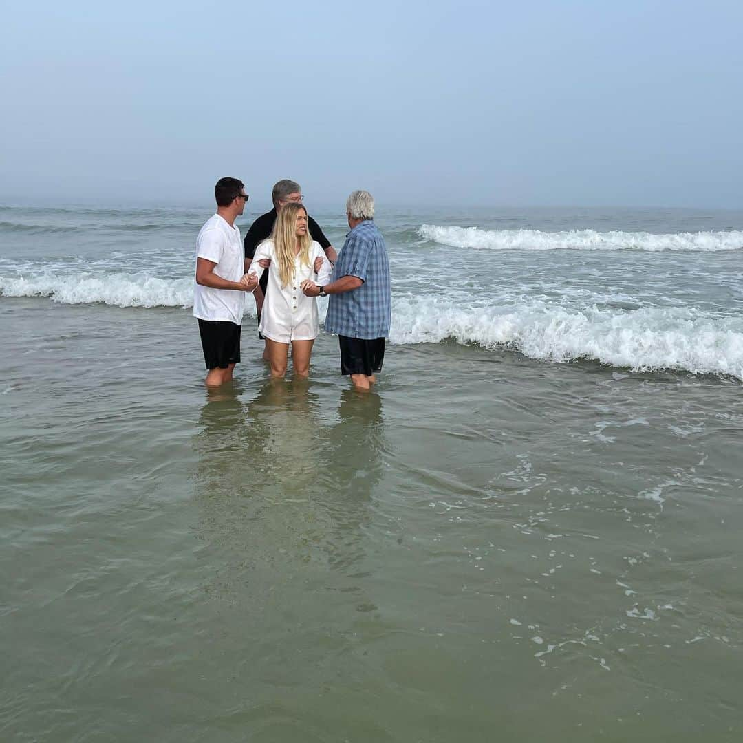 ライアン・ロクテさんのインスタグラム写真 - (ライアン・ロクテInstagram)「What a beautiful day! My wife and kids were baptized today in the ocean. Thank you rev. Brian and everyone else that was able to attend!」12月14日 6時32分 - ryanlochte