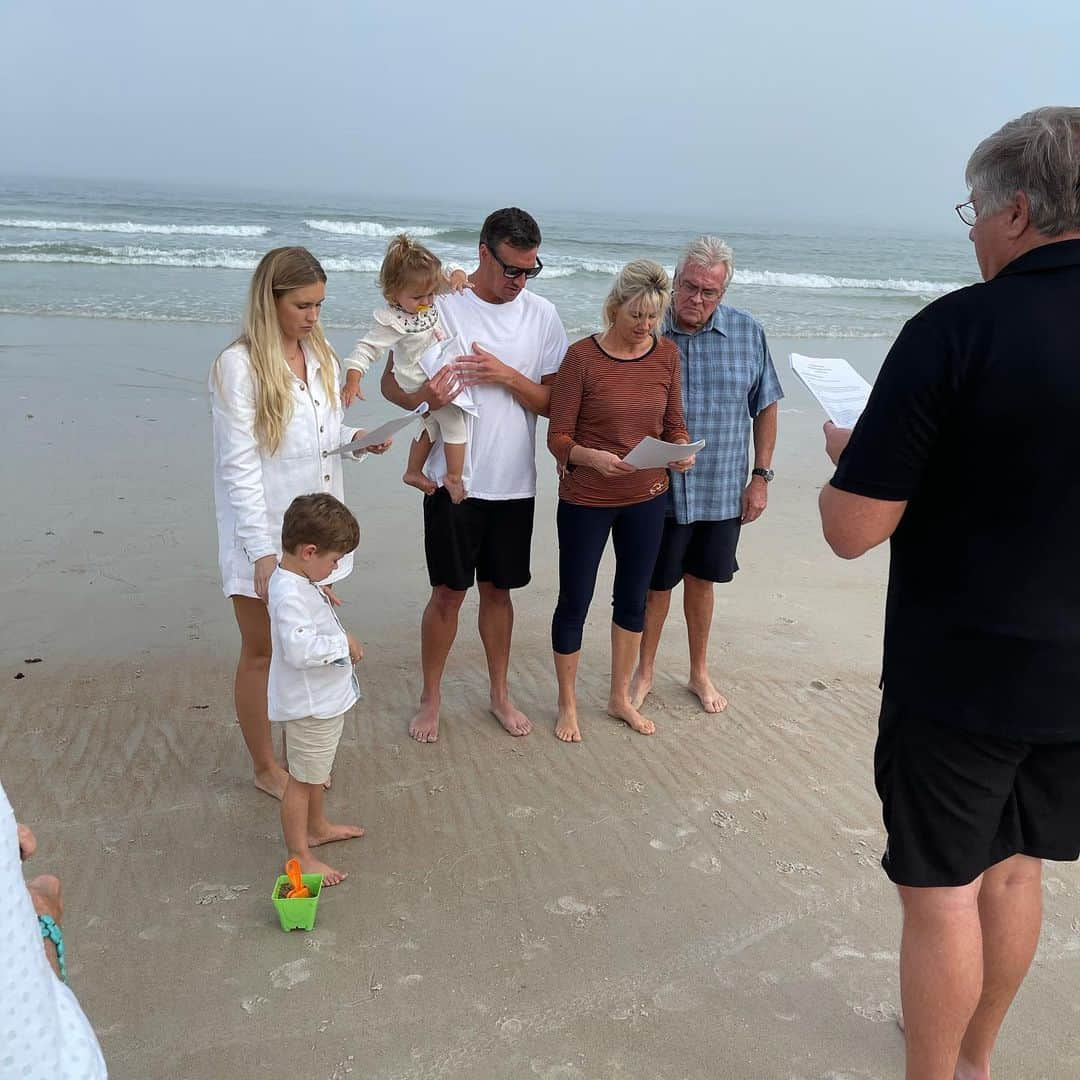 ライアン・ロクテさんのインスタグラム写真 - (ライアン・ロクテInstagram)「What a beautiful day! My wife and kids were baptized today in the ocean. Thank you rev. Brian and everyone else that was able to attend!」12月14日 6時32分 - ryanlochte